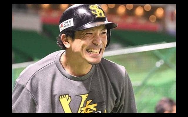 鷹・松田宣、巨人坂本勇との豪華“侍J三遊間2S”公開　スーツ姿に「2人とも男前!!」