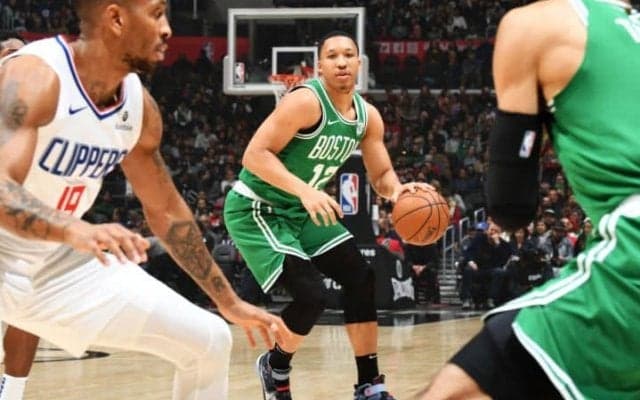 セルティックスの新人グラント・ウィリアムズ、球団職員に感謝祭前のプレゼント