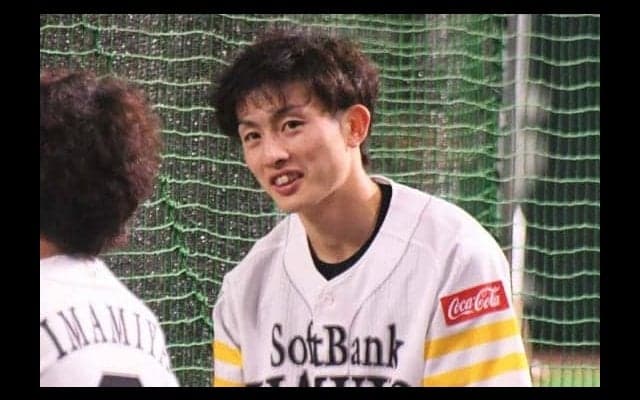 鷹が納会ゴルフの「ファッションチェック」写真公開　黄色の周東には「かわいい～」