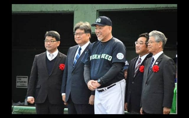 清原和博氏が少年少女と野球教室　佐々木氏、大久保氏、宮本氏ら豪華面々も