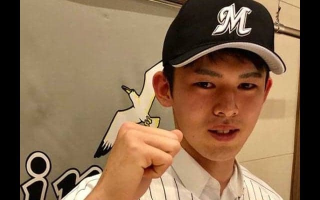 「こんな映像なかなか見れない」ロッテがドラ1佐々木のサインの瞬間を公開、ファン称賛