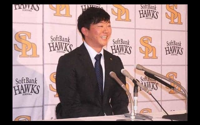 鷹の左腕川原が700万円増の1200万円でサイン　来季は「50試合は投げたい」