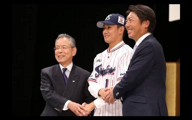 ヤクルトのドラ1奥川が「11」を初披露「1軍で投げて勝つ」　新人6選手が第一声