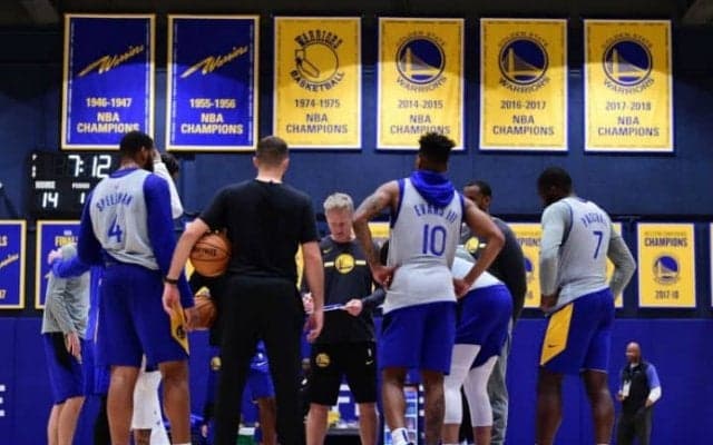 ウォリアーズが負け続けてもスティーブ・カーの士気は落ちず「今は学びの時期」