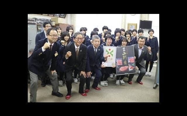 春高バレー出場、山形商に「つや姫」と山形牛１０キロ　ＪＡ山形など贈呈