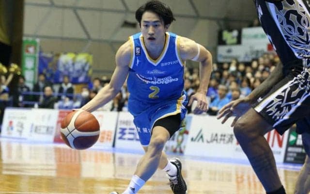 滋賀レイクスターズがリバウンドと3ポイントシュートで勢いをつかみ、三河に連勝