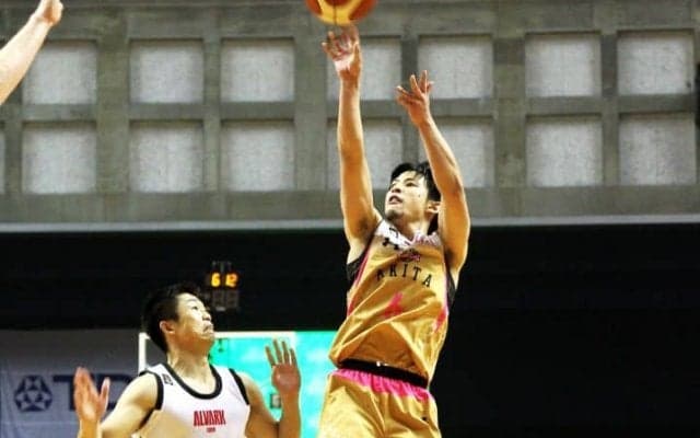 秋田ノーザンハピネッツ、積み重ねた『王者のバスケ』でアルバルク東京に競り勝つ