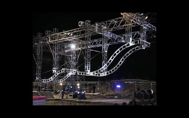 通勤でも職場でも公園でも…。サスケ君の驚くべきトレーニング方法