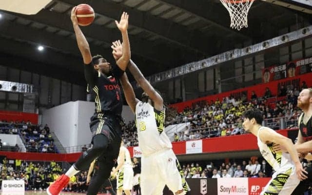アルバルク東京が終盤でリバウンドを制し74-72でサンロッカーズ渋谷に逆転勝利