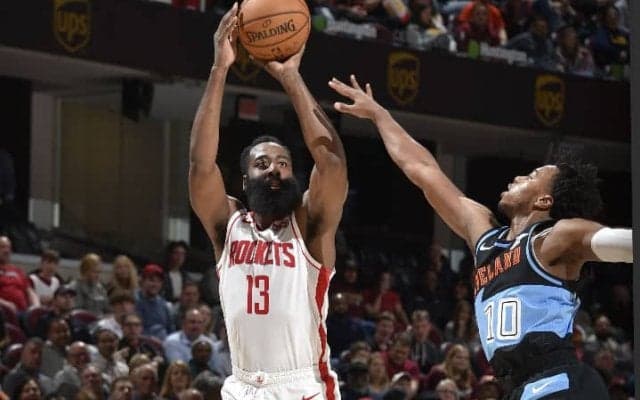 止まらないジェームズ・ハーデンがキャブズ相手に55得点、NBA史上4人目の記録も