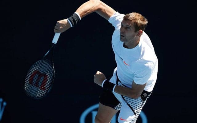 錦織の新コーチ ミルニーが魅せる！豪快サーブでボトルキャップチャレンジ