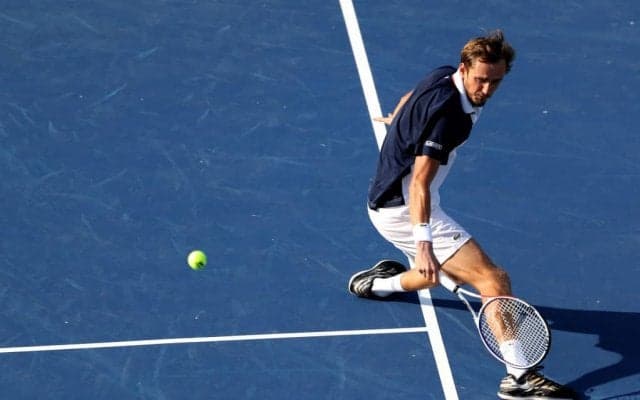 相手が決まったと確信した後のまさかの返球。メドベージェフの2019名プレーまとめ