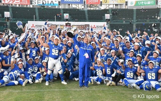 【アメリカンフットボール部】 早大との接戦を制し、甲子園ボウル優勝！　２年連続３０回目の学生日本一に輝いた！