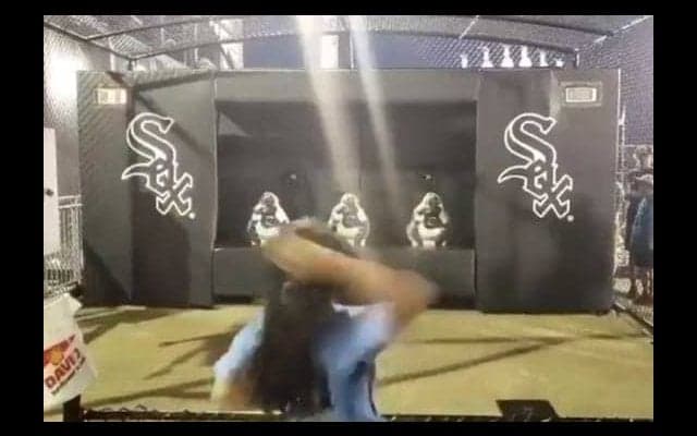 再生回数175万回超え　“剛球”投じる女性の動画に大反響、球速表示は「100」？