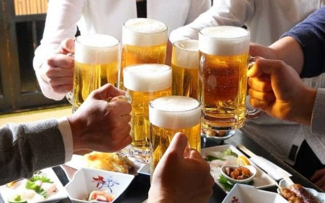 痛風のリスクを高める！ 年末年始の暴飲暴食が危険な理由
