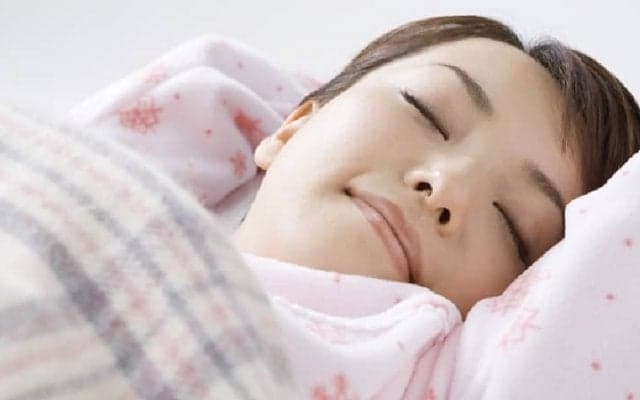 日本人の睡眠時間は世界トップレベルの短さ！毎朝 目覚めた瞬間 スッキリする方法とは