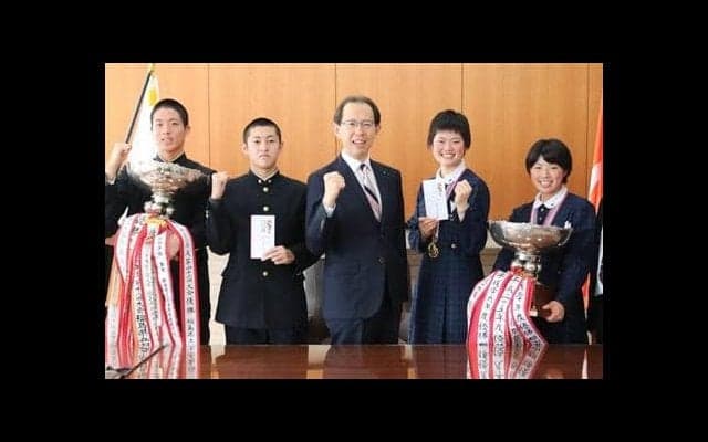 晴れ舞台で健闘誓う　春高バレー福島代表、相馬と郡山女大付が知事表敬