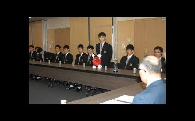 「春高バレー」出場の青森・五所川原工、市長に健闘誓う