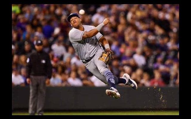 【MLB】元阪神ソラーテのチーズまみれ“ナチョスキャッチ”が脚光　パドレス最高プレーに選出