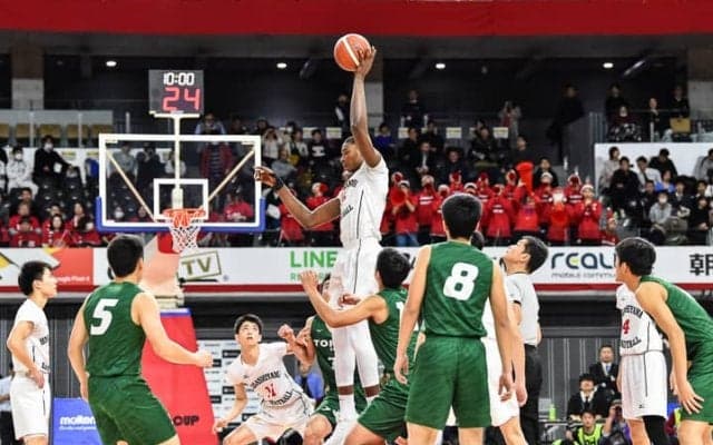 東山は試合が進むごとに調子を上げて初戦勝利、米須玲音は14アシストを記録