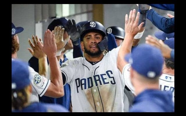 【MLB】阪神似のパドレス新ユニが大好評！　20歳超有望株の“ギャップ”写真にファン「最高」