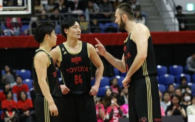 指揮官が退場処分となったアルバルク東京、闘争心旺盛な秋田に苦しみながらも逆転勝ち