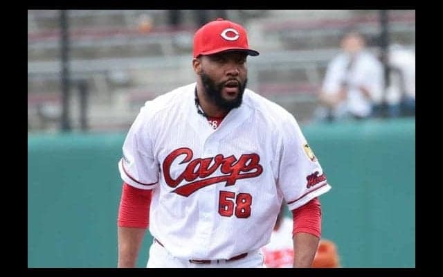 「心の底から愛してるよ」元広島のロッテ・ジャクソン、1歳息子へ送ったメッセージが話題