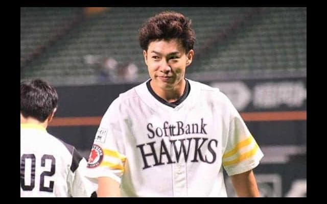 鷹柳田は「10頭身」!?　男前スーツ写真にファン歓喜「綺麗なお兄さんばかり」