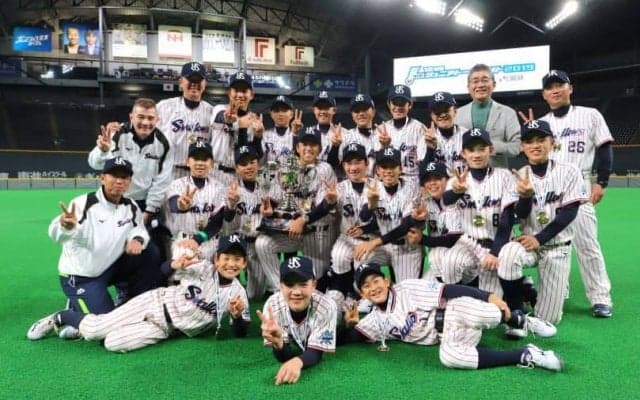 笑顔貫いた東京ヤクルトジュニアが14年ぶりV！度会博文監督「失敗や負けから成長できた」