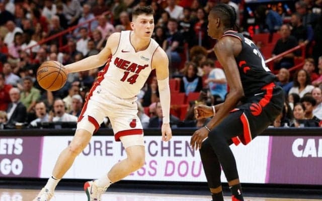 東地区上位対決、ホームゲームに強いヒートが超ロースコアの展開に持ち込みラプターズに競り勝つ