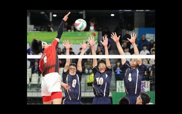 男子は東山がストレート勝ち　九州文化学園も２回戦進出　春高バレー速報（１）