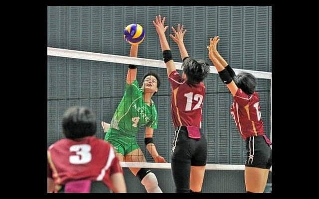 女子の八王子実践がフルセット勝利　古豪の古川学園も１回戦突破　春高バレー速報（３）