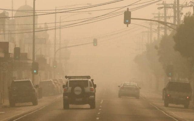 史上最悪規模の火災の煙で街は灰色に。ダニエル太郎出場の大会は開催地変更