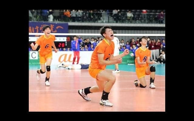 埼玉栄、Ｕ－１９代表・砂川が両脚つったけど死闘に勝った／春高バレー