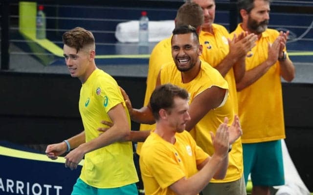 キリオスもビックリ。味方のスマッシュをまさかの素手キャッチ