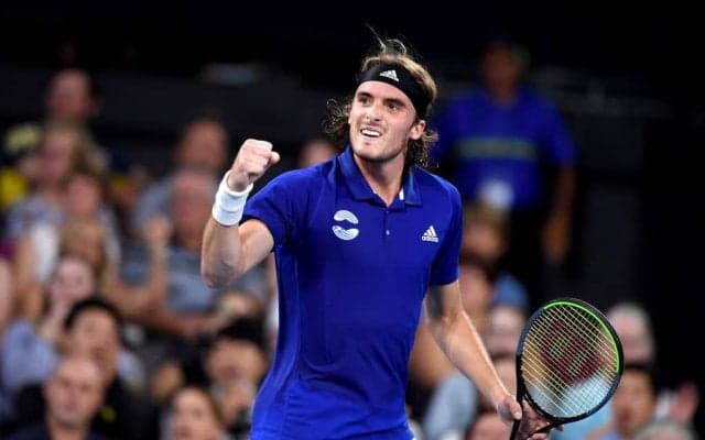 チチパスがポール回しに芸術的ロブで魅せた！同世代ライバルを圧倒