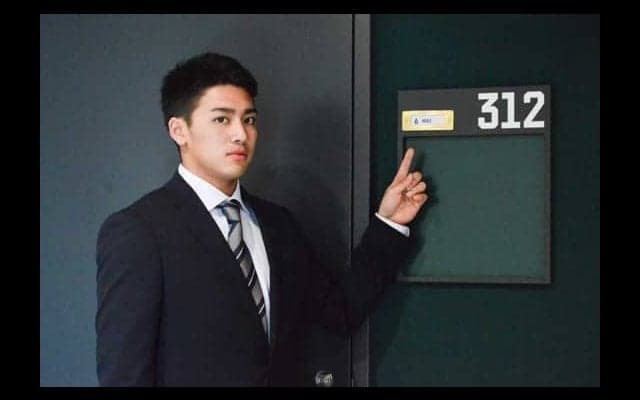 DeNAドラ1森が入寮、母校OB高橋由伸氏差し入れのパーカー持参「毎日着たい」