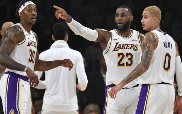 勝利を義務付けられたレイカーズは勝ち続けても悩みが尽きず、生え抜きのクーズマはトレードすべきか否か