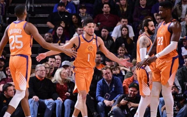 デビン・ブッカーがラスト1分からの連続3ポイントシュートでサンズを逆転勝利に導く「決めるという気持ちが大事」
