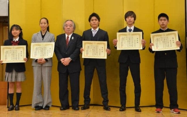 楢崎智亜、野口啓代らが2019シーズンの優秀選手賞を受賞