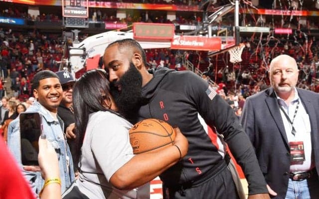 ジェームズ・ハーデンがNBA通算2万得点を記録、ロケッツもアクシデントをはね返してウルブズに快勝を収める