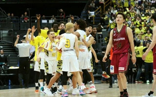 天皇杯ファイナルは最終盤までもつれる大混戦、最後に力尽きた川崎をかわしてサンロッカーズ渋谷が優勝！