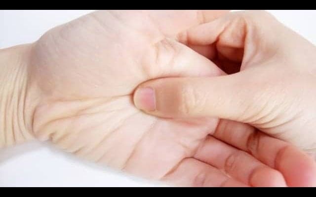 手は人体の縮図！指ヨガでお手軽セルフケア