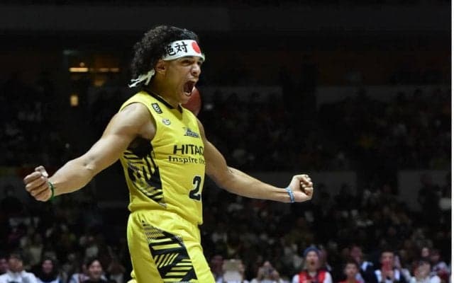 2度の優勝を誇るアイラは伝説ダンクに失敗、初出場のセバスチャン・サイズがダンクコンテスト王者に