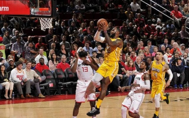 レイカーズがロケッツに勝利、敵地で『MVPチャント』を受けたレブロン「ファンを誇らしく思っている」