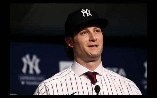 【MLB】355億円ヤ軍コールの美人妻、大胆ドレスにファン歓喜　「美しい」「絵になる」