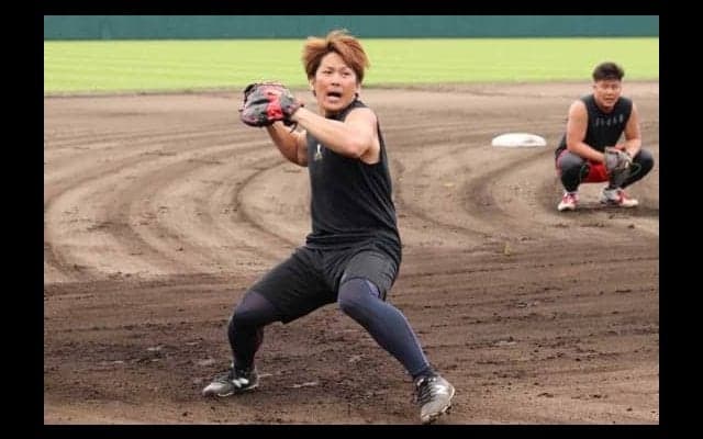 鷹・甲斐が掲げる理想の捕手像　嶋への“弟子入り”を志願した理由とは…