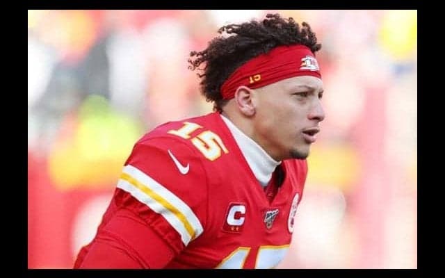 天は二物を与える…？　父は元横浜助っ人、NFLスターは野球をやっても凄かった