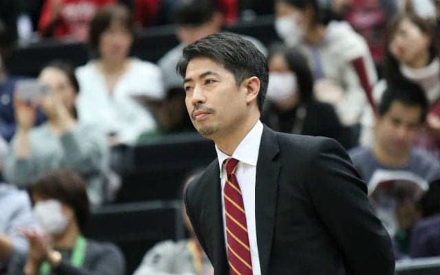 成長を続ける川崎ブレイブサンダースと若き指揮官、佐藤賢次「見る人の心を動かせる試合を目指して」