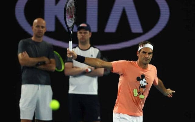 フェデラーのいたずら「全豪オープン」でコーチとかくれんぼ？